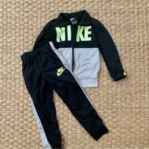 Nike 2-Piece Tracksuit Size 5-6T
